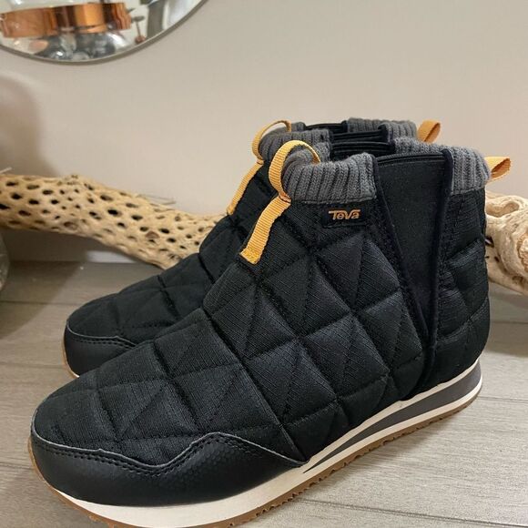 New Teva moccasins  boots size 6 black New - Picture 3 of 8
